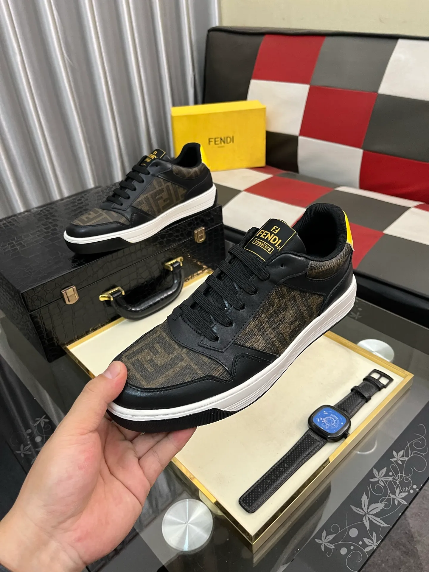 Men's Men's Shoes💰420⌚️⌚️[Fendi] Fendi's latest casual shoes for men! Available at counters simultaneously! A one-to-one replica of the original. Made entirely of imported top-grain calfskin, the interior is made of top-grain water-dyed cowhide, and the original factory-supplied rubber outsole. Leading new fashion concepts. Matching code: 38-443️⃣Colors available